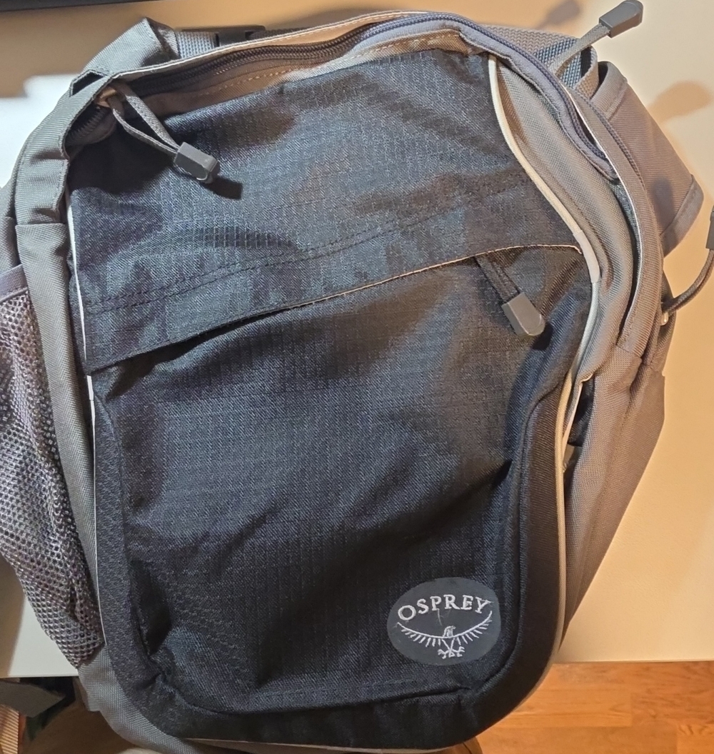 OSPREY SLING Black and Gray Commuter